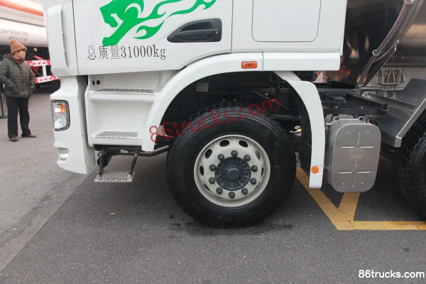 Union Truck U290 290 hp 8X4(12 wheels) Oil Tank Truck (CIMC Brand) Chassis (2) | 86Trucks