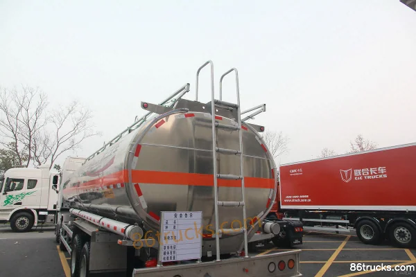 Union Truck U290 290 hp 8X4(12 wheels) Oil Tank Truck (CIMC Brand) Chassis (2) | 86Trucks