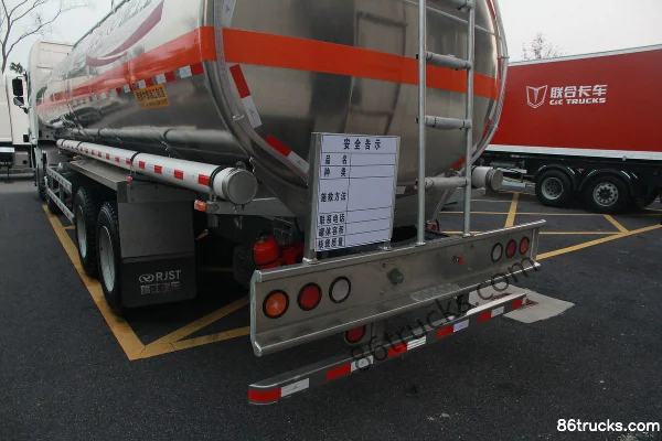 Union Truck U290 290 hp 8X4(12 wheels) Oil Tank Truck (CIMC Brand) Chassis (1) | 86Trucks