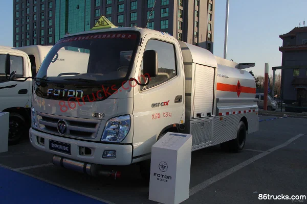 Foton Aoling 143 hp 4X2(6 wheels) Oil Tanker Truck (Leishan brand) Exterior (2) | 86Trucks
