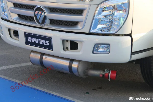 Foton Aoling 143 hp 4X2(6 wheels) Oil Tanker Truck (Leishan brand) Cab (1) | 86Trucks