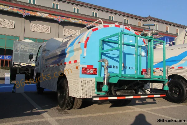 Foton Leisha 141 hp 4X2(6 wheels) Water Sprinkler Truck Exterior (3) | 86Trucks