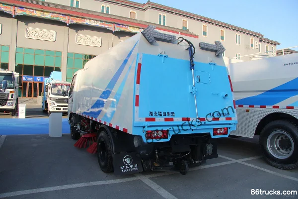Leisha 141 hp 4X2(6 wheels) Sweeper Truck Exterior (3) | 86Trucks