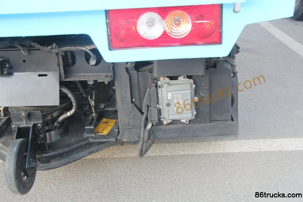 Leisha 141 hp 4X2(6 wheels) Sweeper Truck Chassis (2) | 86Trucks