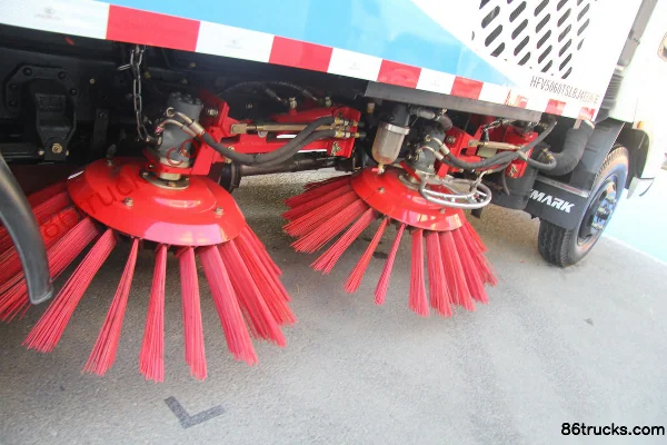 Leisha 141 hp 4X2(6 wheels) Sweeper Truck Chassis (2) | 86Trucks