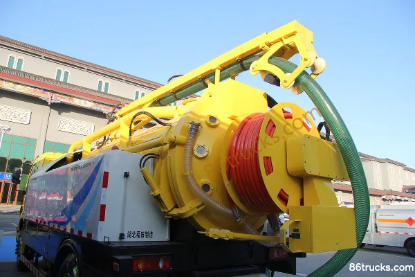 Foton Auman 210 hp 4X2(6 wheels) Cleaning Truck (Leisha Brand) Chassis (1) | 86Trucks