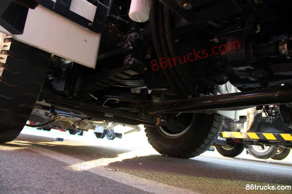 Foton Auman 210 hp 4X2(6 wheels) Cleaning Truck (Leisha Brand) Cab (1) | 86Trucks