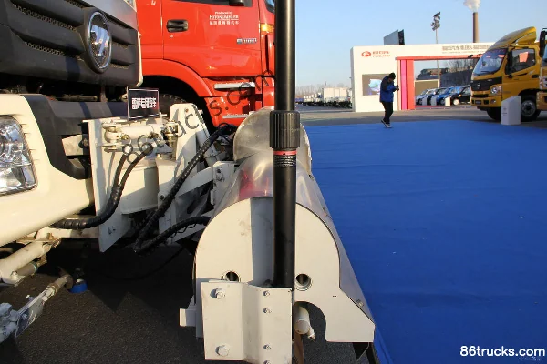 Foton Auman 210 hp 4X2(6 wheels) Cleaning Truck (Leisha Brand) Chassis (1) | 86Trucks