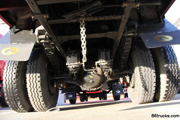 Shidai Jingang 115hp 4X2(6 wheels) Truck Mounted Crane Cab (1) | 86Trucks