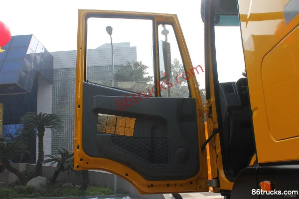 SAIC Hongyan Xin Jingang 340 ch 6X4(10 roues) camion à ordures Cabine (1) | 86Trucks