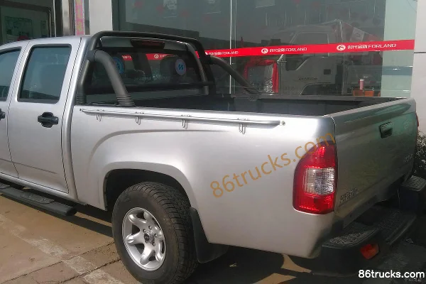 2014 HIGER New Yujun Fashion Edition 2.8L Diesel Double Row Pickup (JE493) Exterior (3) | 86Trucks