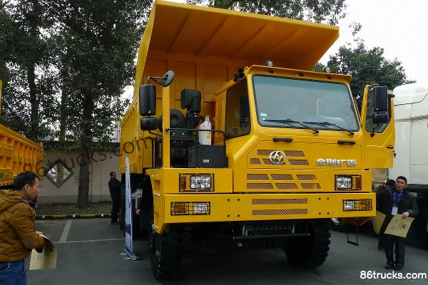 Hongyan Diamond Mine King 390 hp 6X4(10 wheels) Wide Body Mining Dump Truck Exterior (3) | 86Trucks
