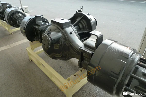 Hongyan 5801362189 (Through-type Intermediate Axle) Drive Axle Exterior (3) | 86Trucks