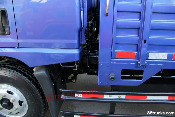 Foton Forland Kangrui H3 124 ch 4X2(6 roues) camion plateau léger à cabine demi-avancée 4,8 m Châssis (1) | 86Trucks