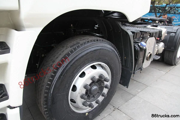 Dongfeng Liuqi Chenglong M7C Heavy Truck 400hp 6X4(10 wheels) Tractor Truck (Cummins) Chassis (1) | 86Trucks