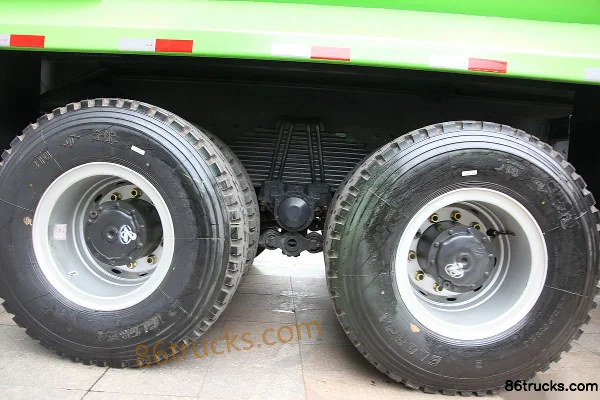Dongfeng Liuqi Chenglong M5 385 hp 6X4(10 wheels) 6m Dump Truck Chassis (2) | 86Trucks