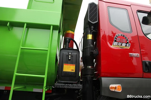 Dongfeng Liuqi Chenglong M5 385 hp 6X4(10 wheels) 6m Dump Truck Chassis (1) | 86Trucks
