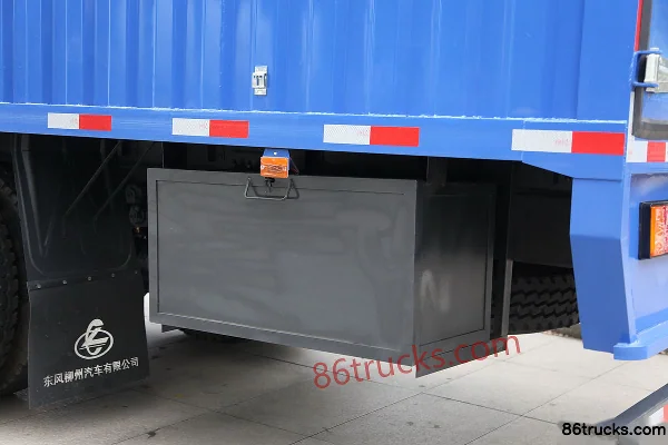 Dongfeng Liuqi Chenglong M3 Medium Truck 260 hp 4X2(6 wheels) 7.7m Van Semi-Sleeper Cargo Truck Chassis (1) | 86Trucks