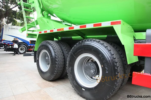 Dongfeng Liuqi Balong 336 hp 6X4(10 wheels) Concrete Mixer Truck Chassis (2) | 86Trucks