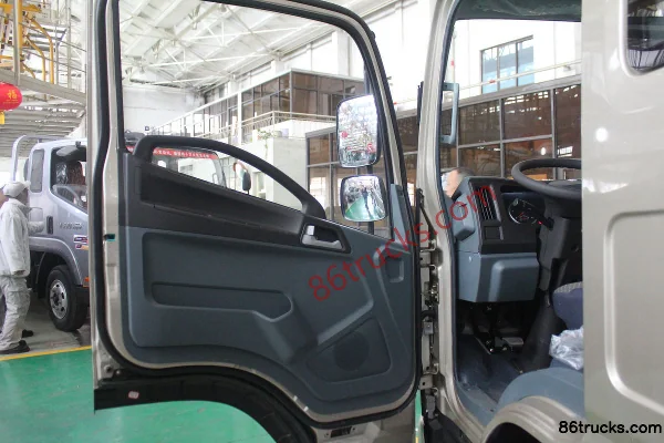 FAW Hongta FAW Jiefang Gongshi 115 hp 4X2(6 wheels) 3.8m semi-row flatbed light truck Cab (1) | 86Trucks