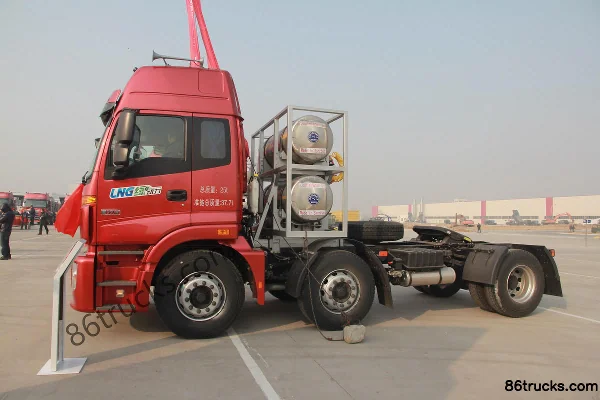 Foton AumanETX 6 Series Heavy Truck 350 hp 6X2(8 wheels) LNG Tractor Truck (Dual Tank) Exterior (3) | 86Trucks