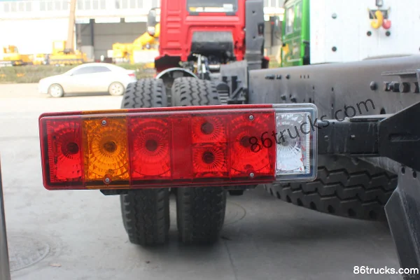 SHACMAN Delong M3000 336 ch 8X4(12 roues) camion porteur à ridelles 9,5 m (LNG) Châssis (3) | 86Trucks