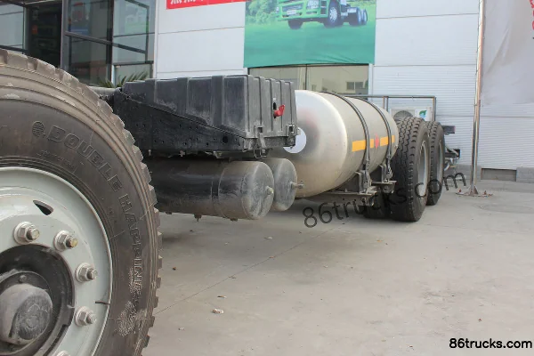 SHACMAN Delong M3000 336 ch 8X4(12 roues) camion porteur à ridelles 9,5 m (LNG) Châssis (2) | 86Trucks