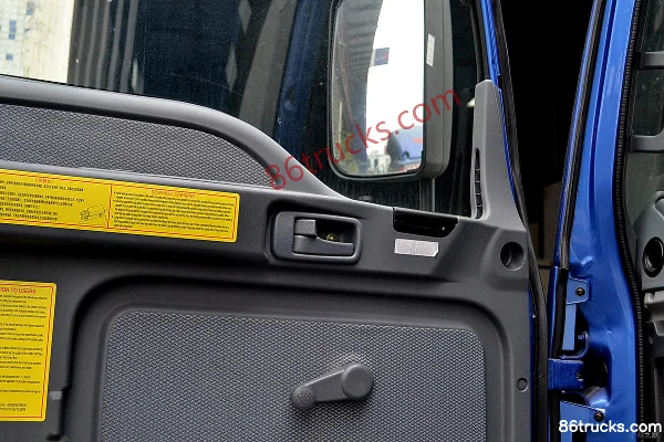 Foton Ollin CTX Medium Truck 170 hp 4X2(6 wheels) 6.75m semi-sleeper van cargo truck Cab (3) | 86Trucks