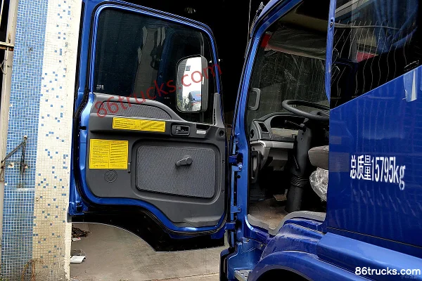 Foton Ollin CTX Medium Truck 170 hp 4X2(6 wheels) 6.75m semi-sleeper van cargo truck Cab (1) | 86Trucks