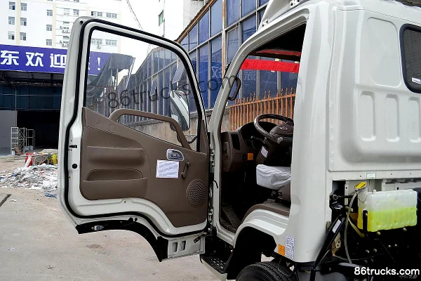 Foton Aumark CTX 143 hp 4X2(6 wheels) 3360 wheelbase single-row light truck chassis Cab (1) | 86Trucks