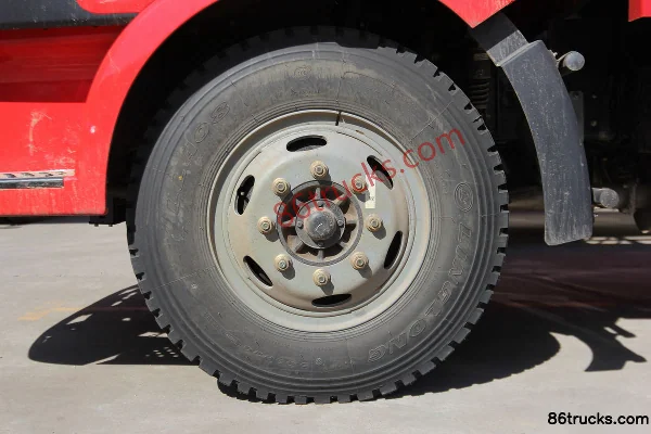 FAW Jiefang J6L Medium Truck 164 hp 4X2(6 wheels) 6.8m Stake Side Cargo Truck Chassis (1) | 86Trucks