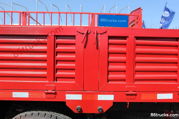 FAW Jiefang J6L Medium Truck 164 hp 4X2(6 wheels) 6.8m Stake Side Cargo Truck Body (3) | 86Trucks