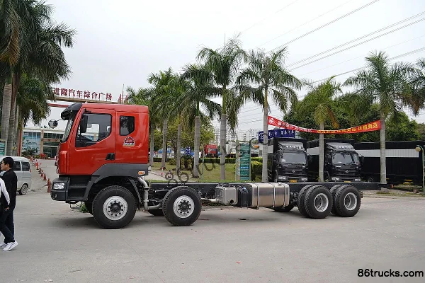 Dongfeng Liuqi Chenglong M5 Heavy Truck 350 hp 8X4(12 wheels) 9.4m Sideside Cargo Truck Exterior (3) | 86Trucks