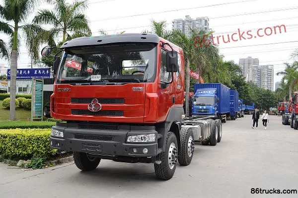 Dongfeng Liuqi Chenglong M5 Heavy Truck 350 hp 8X4(12 wheels) 9.4m Sideside Cargo Truck Exterior (2) | 86Trucks