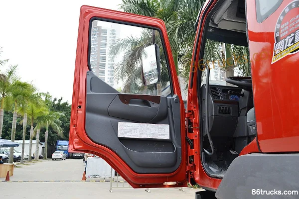 Dongfeng Liuqi Chenglong M5 Heavy Truck 350 hp 8X4(12 wheels) 9.4m Sideside Cargo Truck Cab (1) | 86Trucks