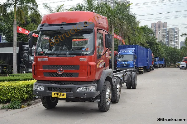 DongfengLiuqi Chenglong 609 camion porteur 220 ch 6X2(8 roues) 9,6 m bâché Extérieur (2) | 86Trucks