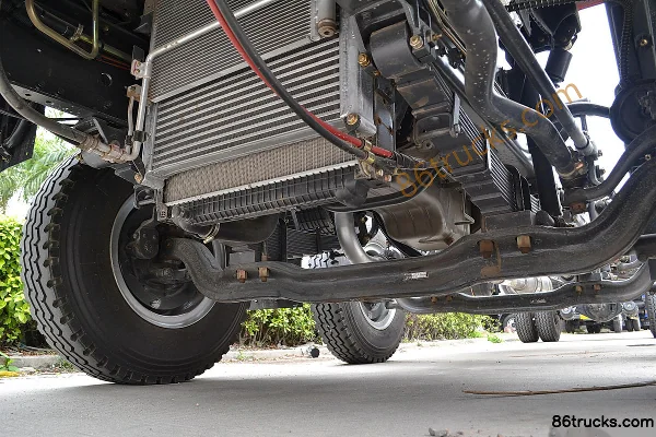 DongfengLiuqi Chenglong 609 camion porteur 220 ch 6X2(8 roues) 9,6 m bâché Châssis (1) | 86Trucks
