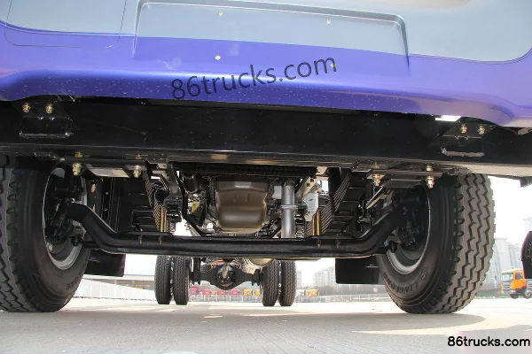JAC Gallop K3L medium truck 180 hp 4X2(6 wheels) 6.2m semi-sleeper flatbed cargo truck (axle ratio: 4.55) Chassis (1) | 86Trucks