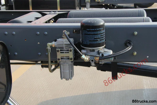 JAC Gallop A3 Medium Truck 160 hp 4X2(6 wheels) 5.8m Semi-Excluding Stake Truck Chassis (3) | 86Trucks
