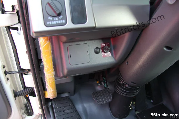 JAC Gallop K3W Heavy Truck Heavy-Duty Edition 400hp 8X4(12 wheels) 7.8m dump truck Cab (3) | 86Trucks