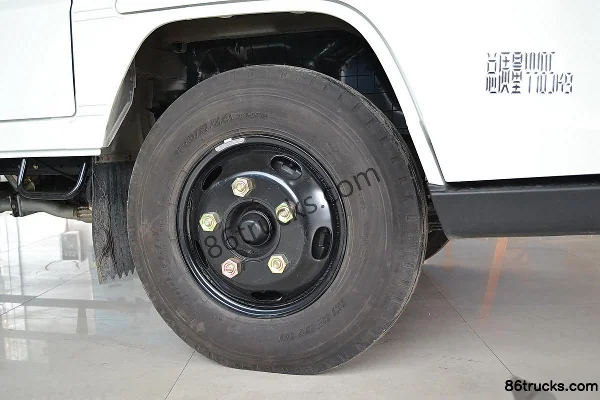 JMC Kairui 110hp 4X2(6 wheels) 3.3m double-row van light truck Chassis (2) | 86Trucks