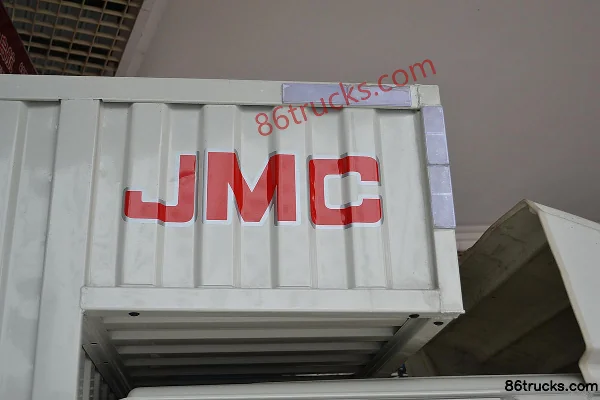 JMC Kairui 110hp 4X2(6 wheels) 3.3m double-row van light truck Body (3) | 86Trucks