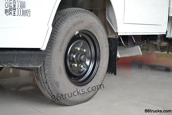 JMC Kaiyun 102hp 4X2(6 wheels) 2.1m double-row van light truck Chassis (3) | 86Trucks
