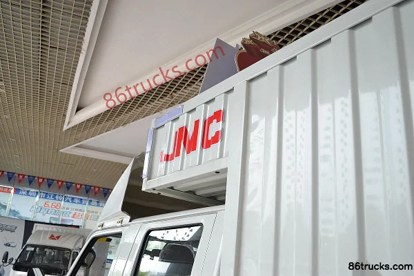 JMC Kaiyun 102hp 4X2(6 wheels) 2.1m double-row van light truck Body (3) | 86Trucks