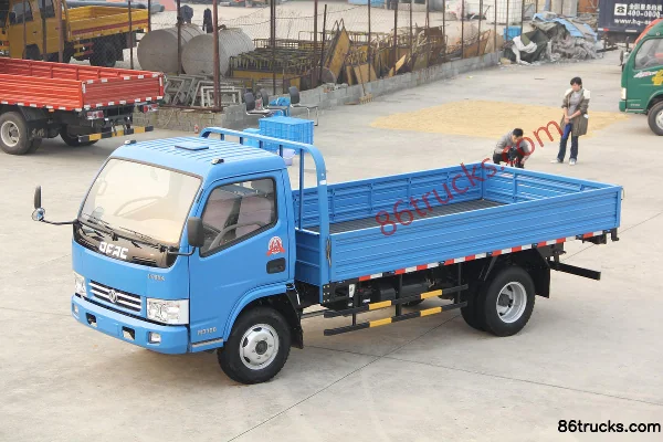 Dongfeng Duolika D6 95 hp 4X2(6 wheels) 4.17m Single Row Flatbed Light Truck Exterior (2) | 86Trucks
