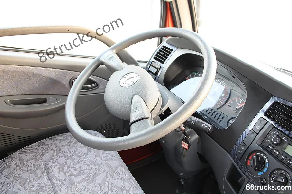 Dongfeng Kaipute C 125hp 4X2(6 wheels) 5.14m single-row flatbed light truck Cab (3) | 86Trucks