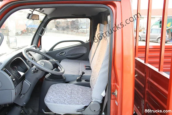 Dongfeng Kaipute C 125hp 4X2(6 wheels) 5.14m single-row flatbed light truck Cab (2) | 86Trucks
