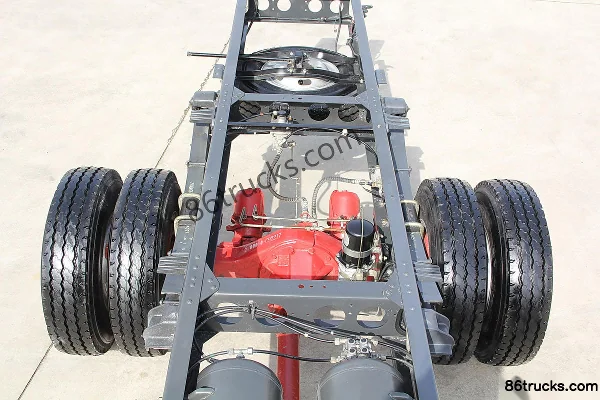 Dongfeng Kaipute C 125hp 4X2(6 wheels) 5.14m single-row flatbed light truck Chassis (3) | 86Trucks