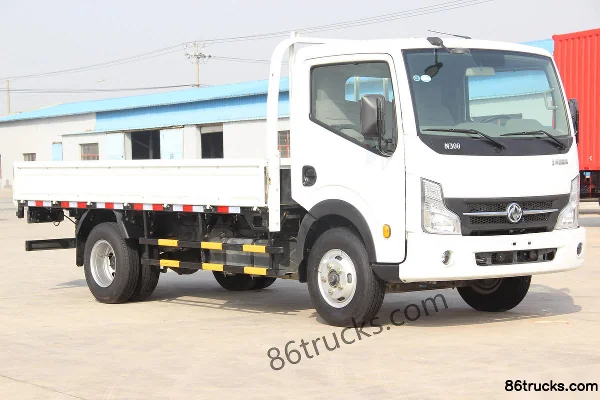Dongfeng Kaipute N300 140 hp 4X2(6 wheels) 3.1m Single Row Flatbed Light Truck Exterior (3) | 86Trucks