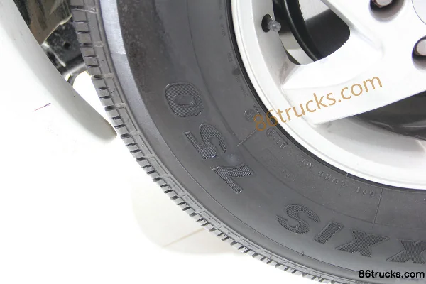JMC Yuhu 122hp 4X2(6 wheels) Refrigerated Truck (GL) Cab (2) | 86Trucks